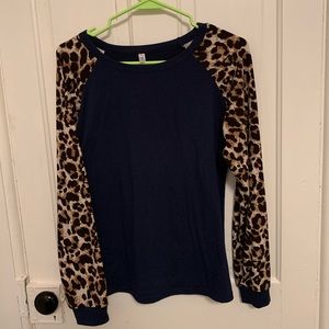 Women’s, Hardly Worn, super cute shirt!